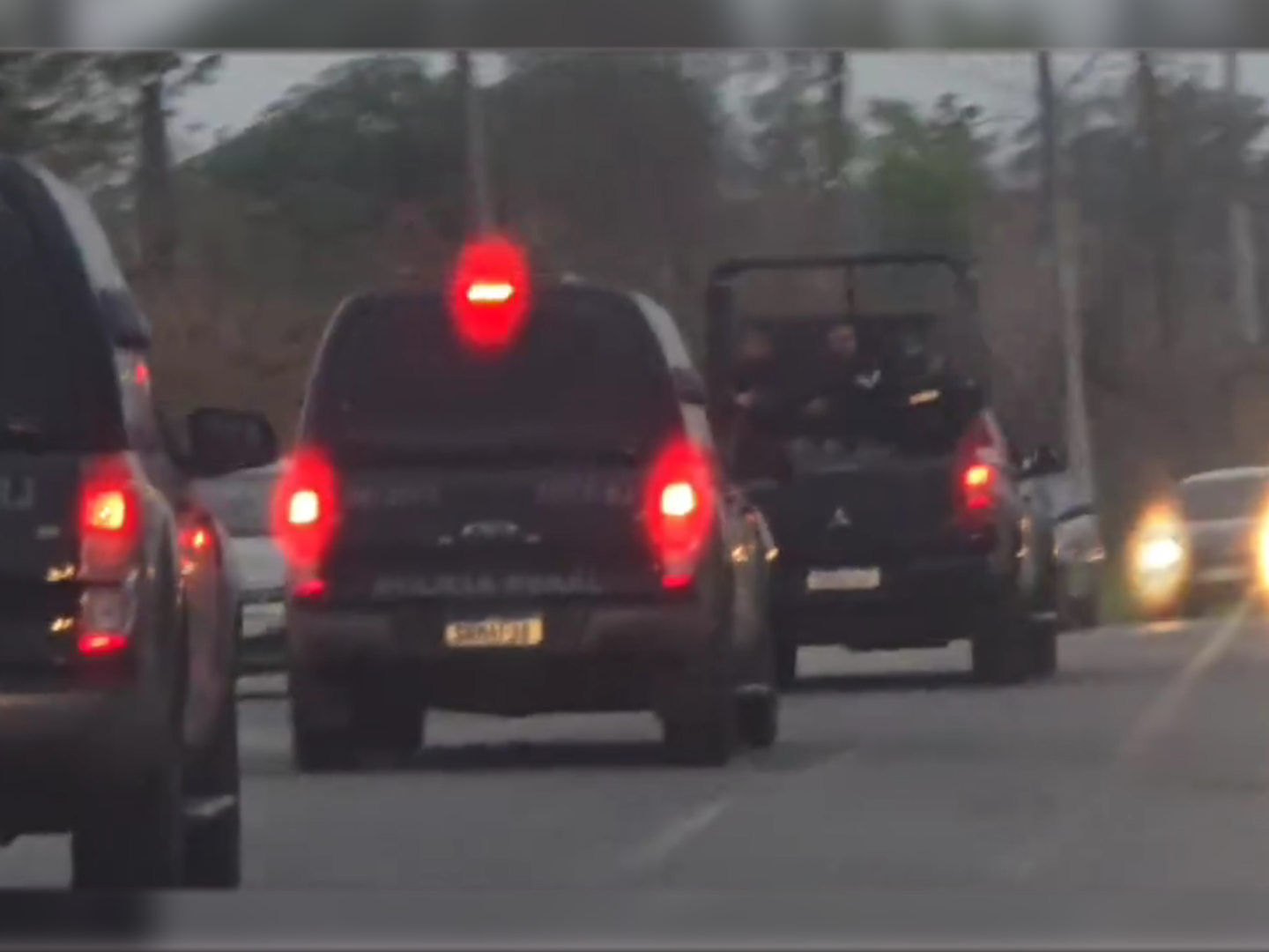 Carros das forças de segurança estão nas ruas de Araruama